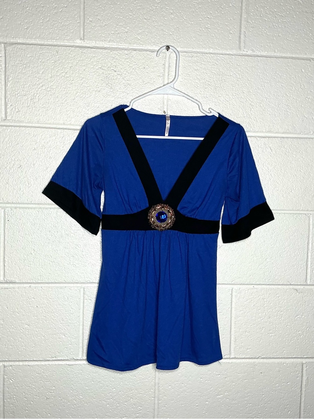 < Y2K Rue21 Blue With Black Trim V-Neck Blouse Size Medium >